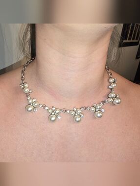 Elegant Pearl and Crystal Necklace - Silver Tone